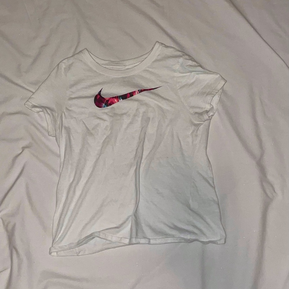 Nike: large white T-shirt